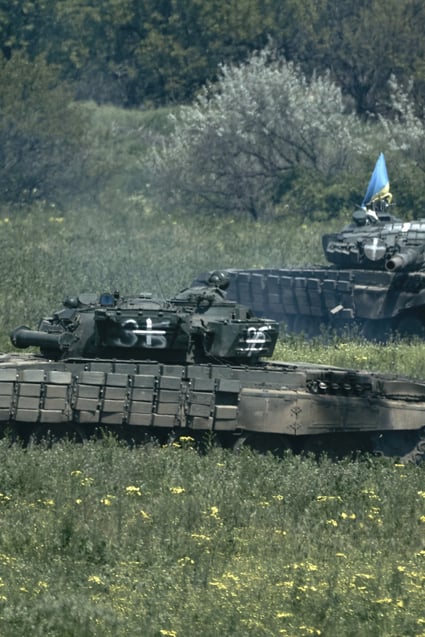 Ukrainian tanks ride near Bakhmut, an eastern city where fierce battles against Russian forces have been taking place, in the Donetsk region, Ukraine. Photo: AP