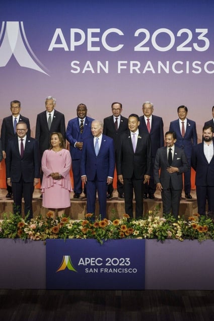 World leaders gather for a group photograph at the Asia-Pacific Economic Cooperation summit in San Francisco. Photo: Bloomberg