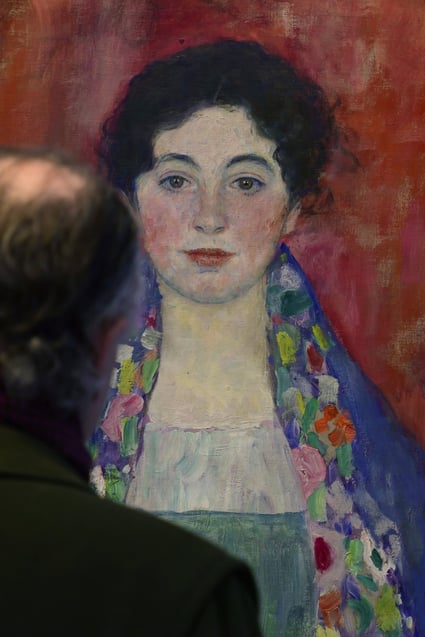 A man looks at the “Portrait of Fraulein Lieser” by Austrian painter Gustav Klimt in Vienna. Photo: AP