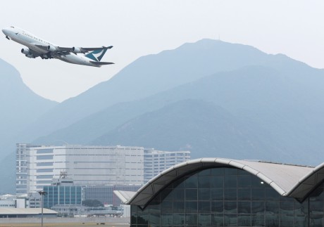 Residents report facing technical glitches on Cathay Pacific’s website after city announced it would end hotel quarantine starting Monday. Photo: Yik Yeung-man