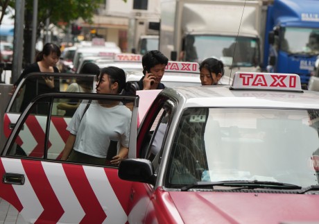 Passengers board taxis at Paterson Street, in Causeway Bay, Hong Kong, on May 7. Photo: Sam Tsang