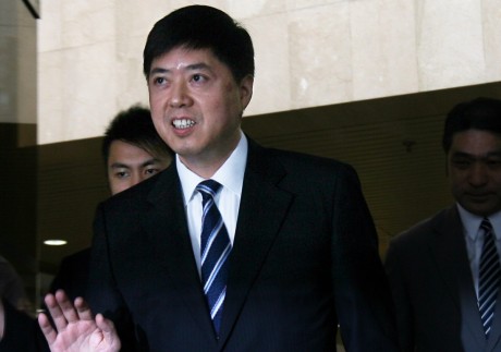 Stephen Lau Hei-wing, a friend of Nina Wang Kung Yu-Sum, leaves the High Court after testifying in the hearing to decide on the two competing wills between Fung shui master Tony Chan Chun-chuen and Chinachem Charitable Foundation to inherit the fortune of the late Chairman of Chinachem Group Nina Wang Kung Yu-Sum. 24JUN09