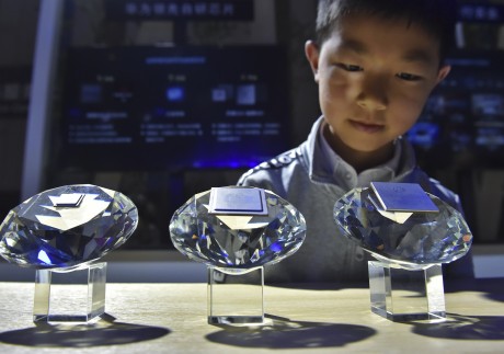 A child looks at HiSilicon chips designed for Huawei Technologies’ 5G base stations on display at the China International Big Data Industry Expo held in May in Guiyang, capital of southwest China's Guizhou province. Photo: Xinhua