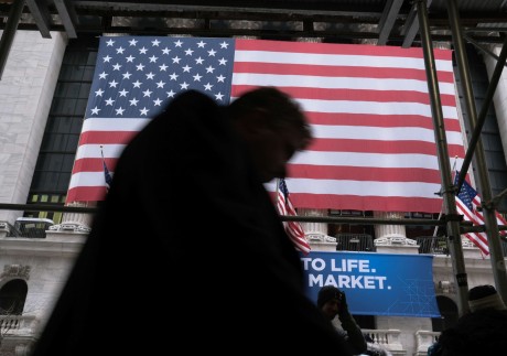People walk past the New York Stock Exchange on February 12. US stocks have rallied to an all-time high this month despite worries over sluggish economies in China and Europe and the coronavirus outbreak. Photo: Getty Images / AFP