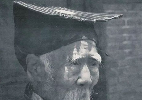 A Taoist priest in a Chunyang or Letian hat. Photo: Handout