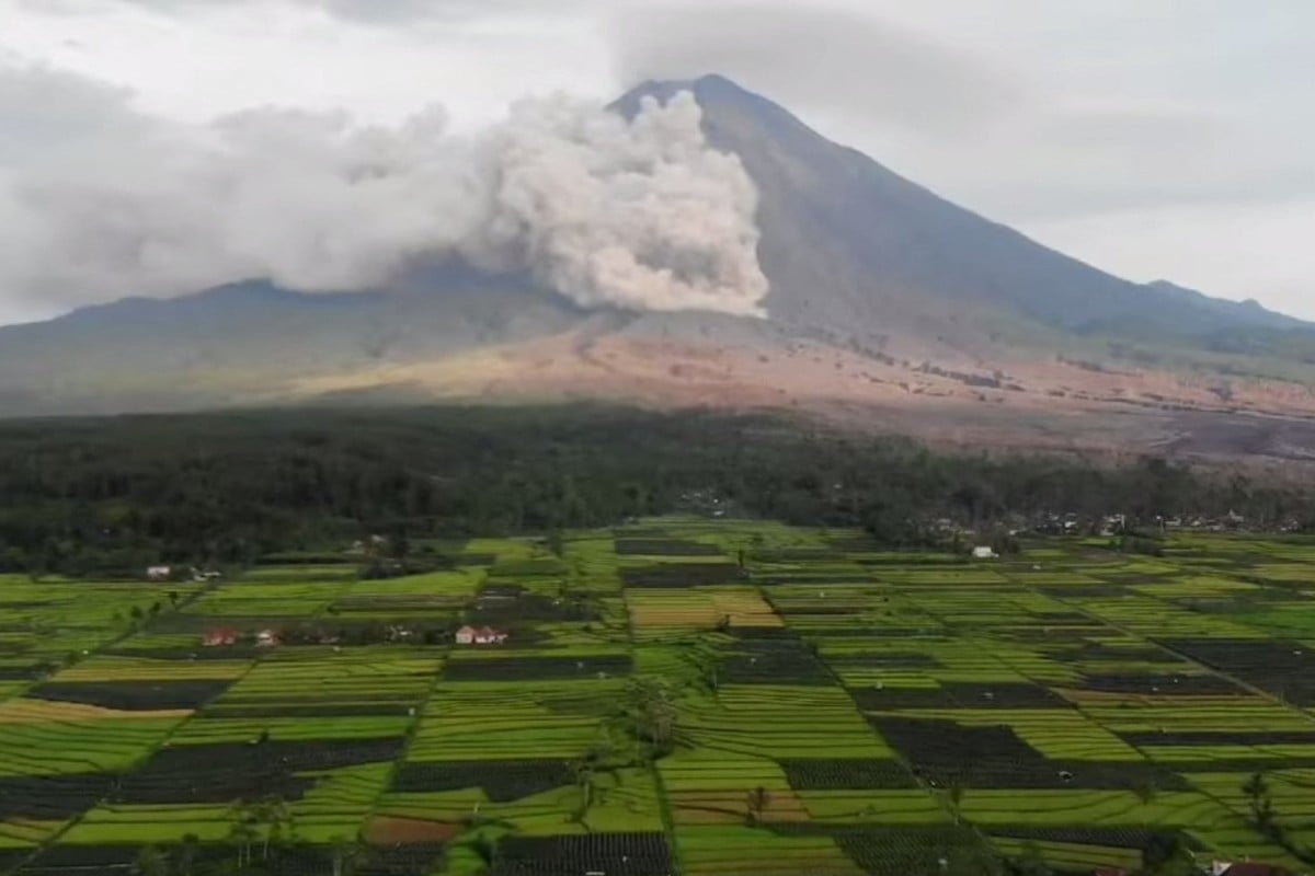 Извержение вулкана семеру на о. Ява сегодня