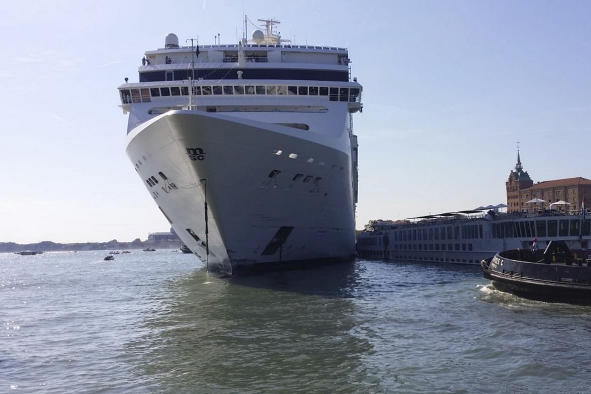 Теплоход в венеции Теплоход в венеции