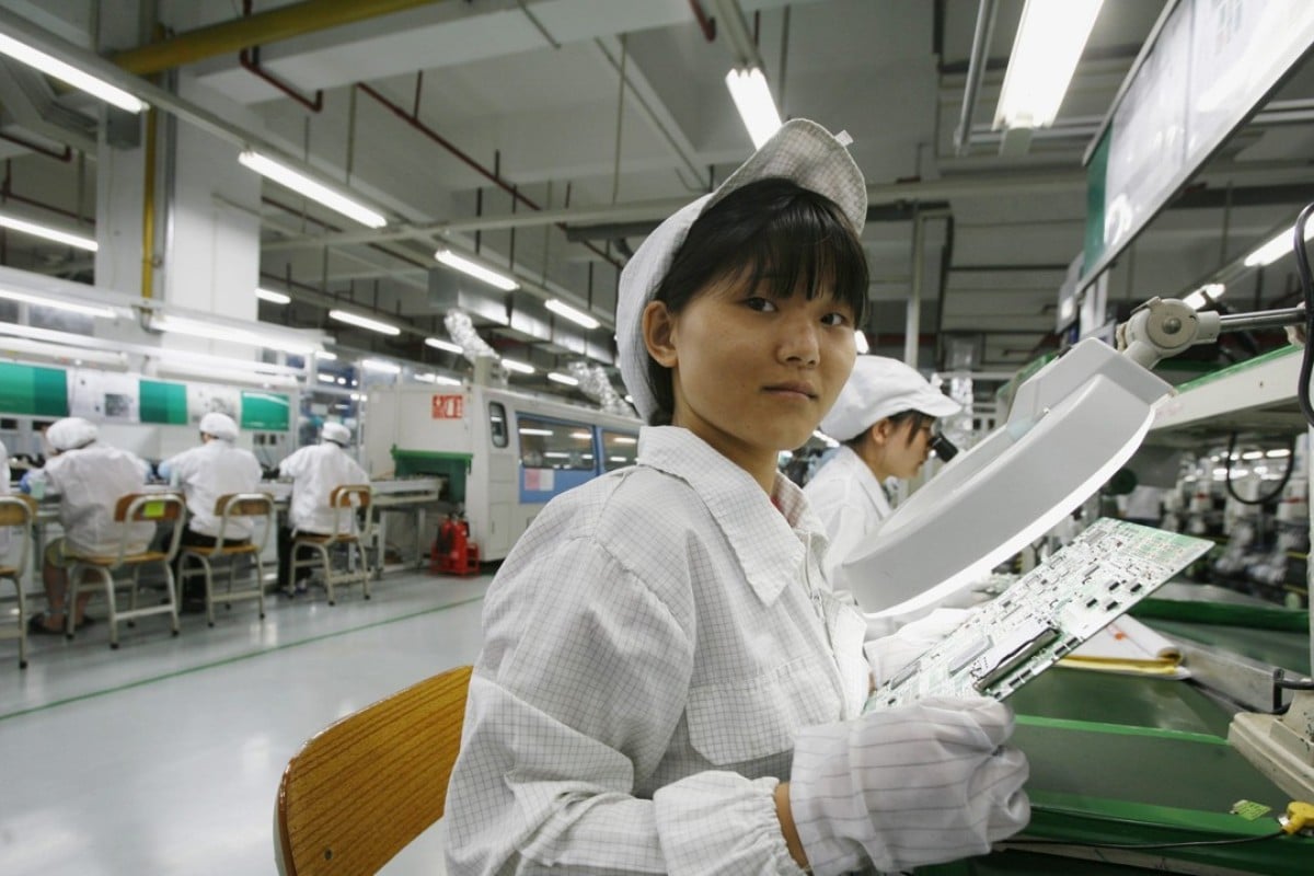 Рабочие на фабрике в Китае
