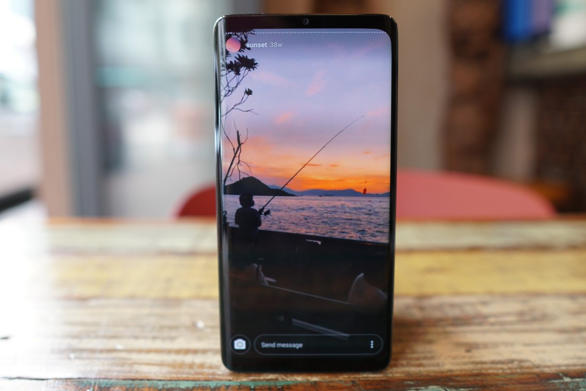 человек со смартфоном. Zd/a iphone страна. потеря смартфона. Without smartphone. Without smartphone.